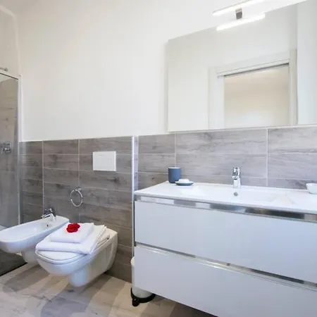 Downtown Apartament Como